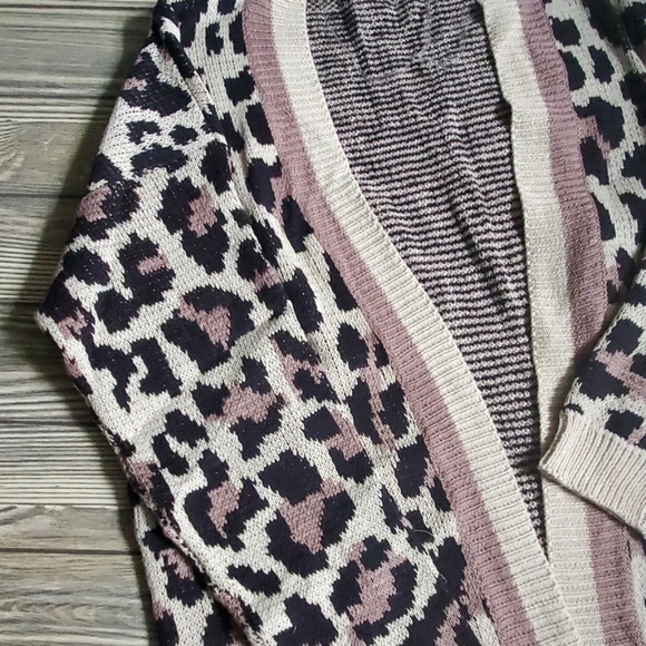 Leopard and Pink Cardigan - Picture 5 of 7